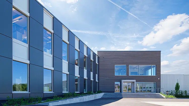 Am BGS Hauptsitz in Wiehl entstehen rund 1.000 qm neue Fläche für Logistik und Produktion. | Foto: Markus Steur_Freyler