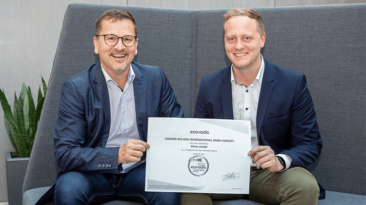 CEO Rainer Perneker (l.) und Moritz Dörr, Assistent der Geschäftsleitung (r.) | Foto: Greiner Bio-One