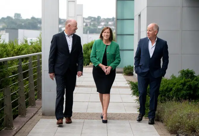Dave Murphy, CEO; Rosita Fennell, CFO; Brendan Jennings, Vorsitzender | Foto: PM Group