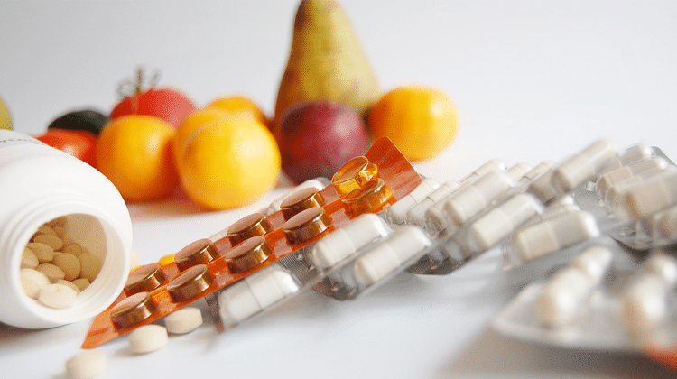 Die Einnahme von Vitaminen und zahlreichen Aminosäuren und Proteinen unterstützt lebenswichtige Funktionen des Körpers. | Foto: Mizianitka, pixabay