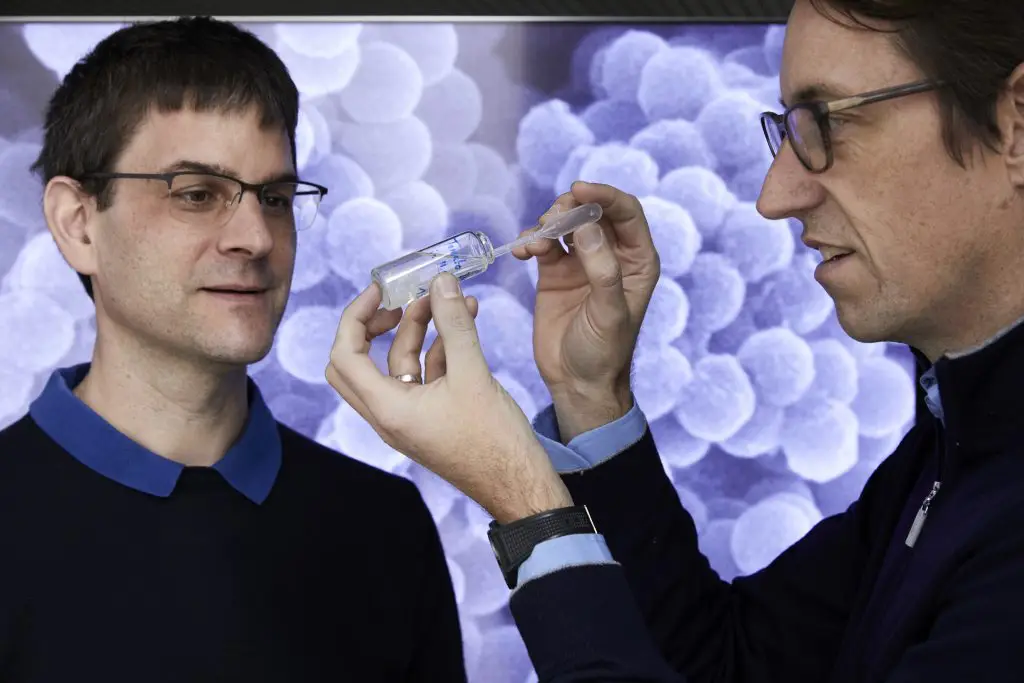 Wendelin Stark (Schweiz) und Robert N. Grass (Österreich) - Verkapselungstechnologie, mit der Daten in winzigen Glaskugeln eingeschlossen werden | Foto: EPO